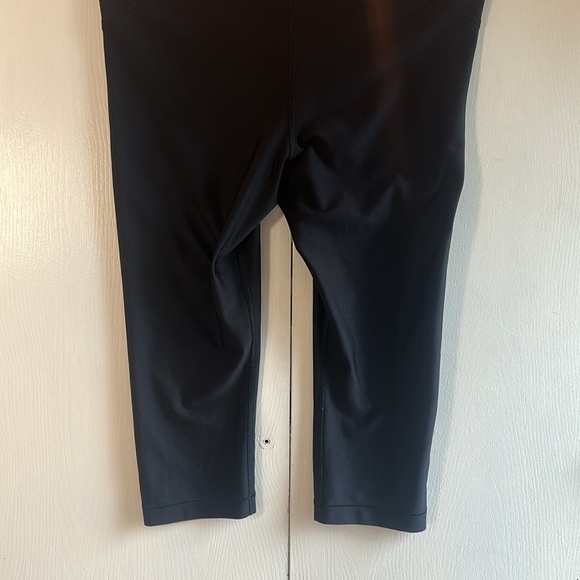 UNDER ARMOUR CROP LEGGING - Picture 3 of 4